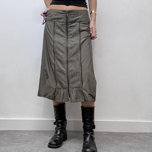 Khaki zip-up grunge puff skirt