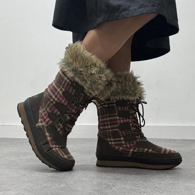 Vintage tartan brown fur snow boots