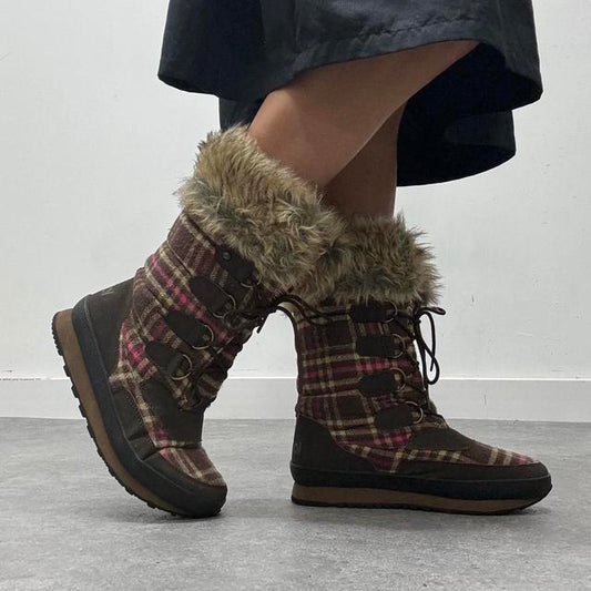 Vintage tartan brown fur snow boots