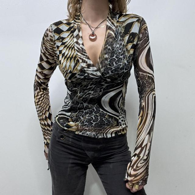 Graphic patterned micro mesh long sleeve tshirt