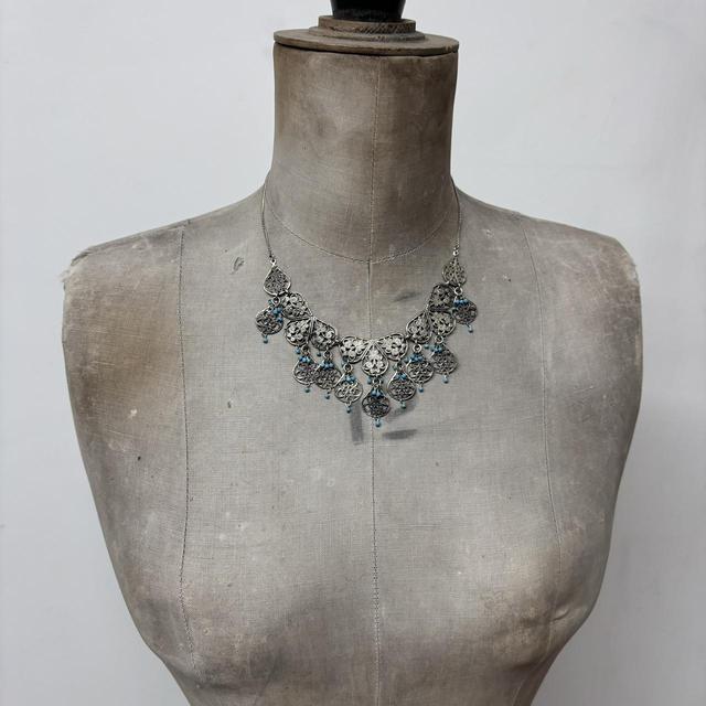 Silver boho wire flower necklace