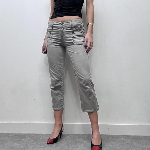Cropped khaki capri trousers