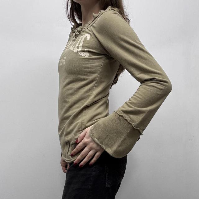 Khaki wide neck graphic tshirt