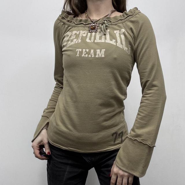 Khaki wide neck graphic tshirt