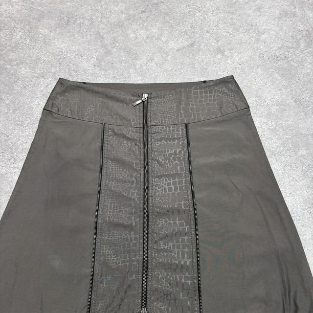 Khaki zip-up grunge puff skirt