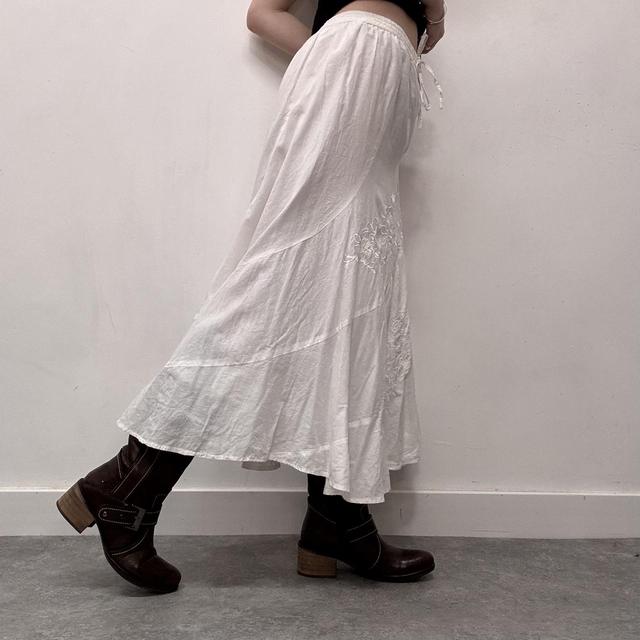 White cotton floral embroidered skirt