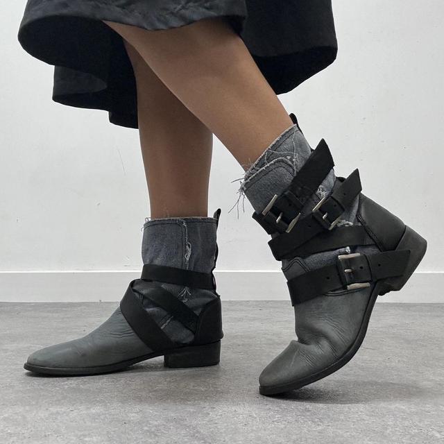 Biker wrap campus buckle boots