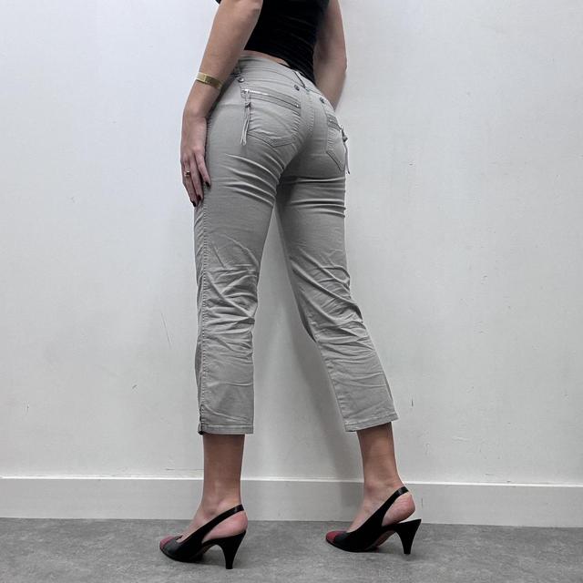 Cropped khaki capri trousers