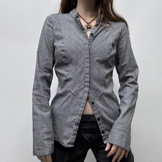 Fitted checked grey shirt