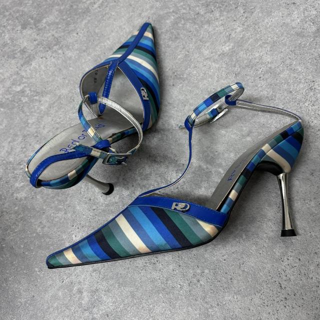 Striped pointy-toe heels