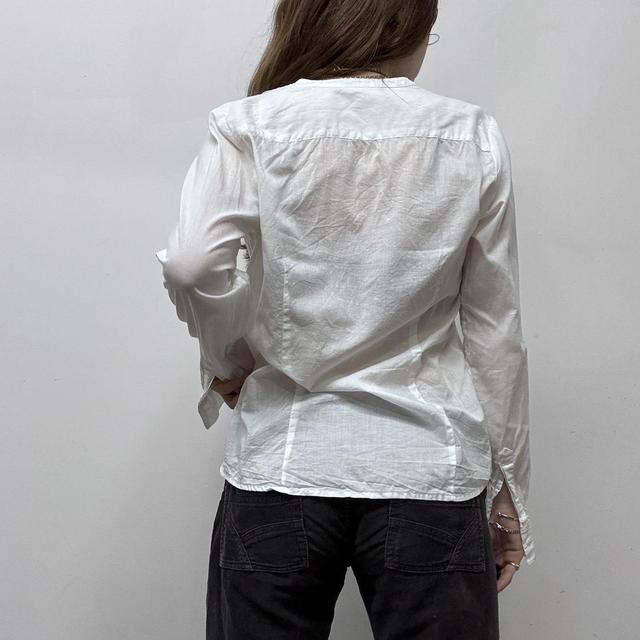 White fitted ribbed shirt