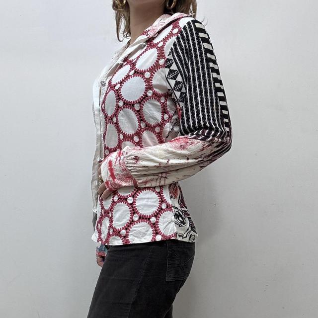 Save the queen embroidered graphic shirt