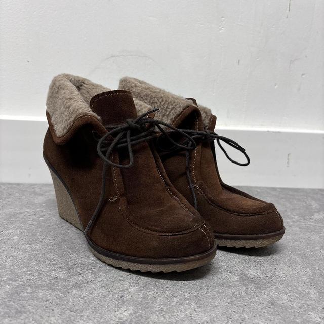 Brown sheering wedge trainers