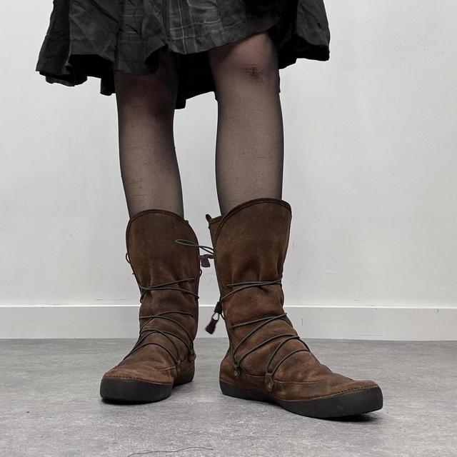 Brown suede wrap fur boots