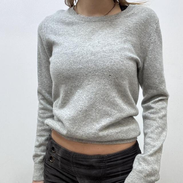 Grey cashmere knitted jumper
