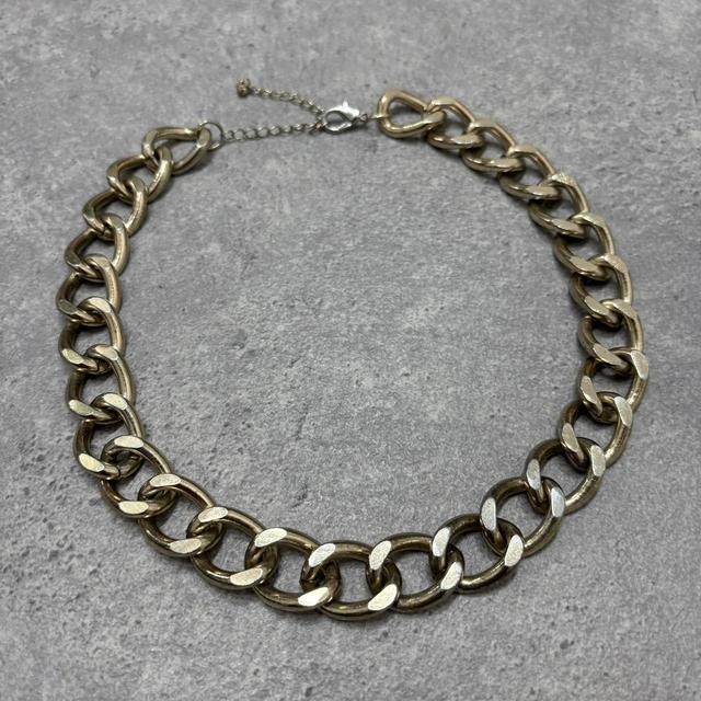 Oversized gold chain necklace