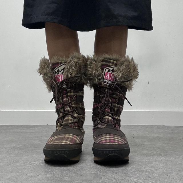 Vintage tartan brown fur snow boots