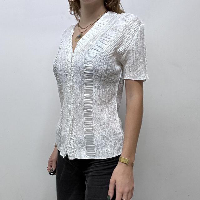 White crinkle pleated top