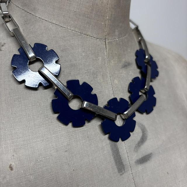 Cyber metal flower necklace
