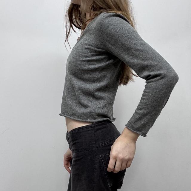 Fitted cropped grey wool knit graphic back jumper