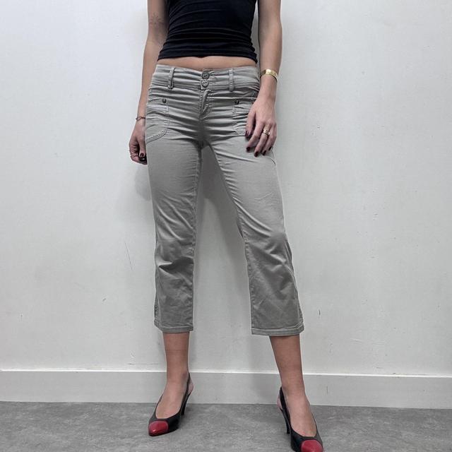 Cropped khaki capri trousers
