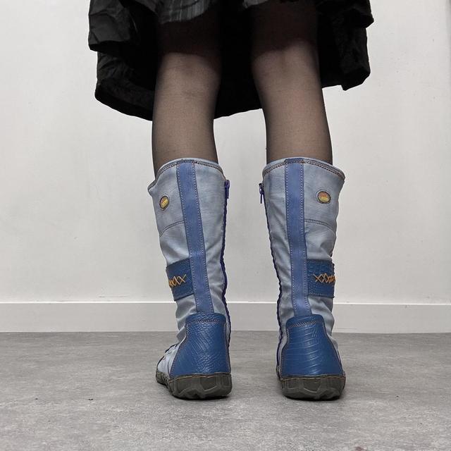 Lace-up tech boxing boots