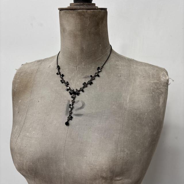Black and silver tone gem necklace