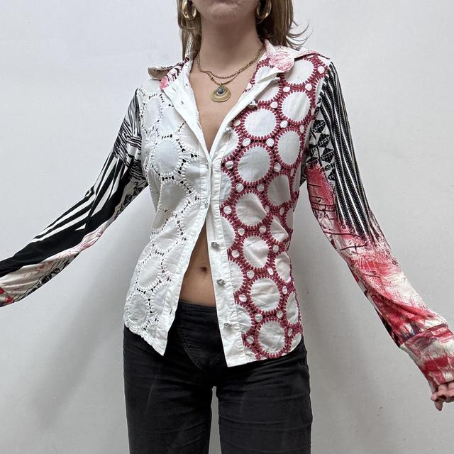 Save the queen embroidered graphic shirt
