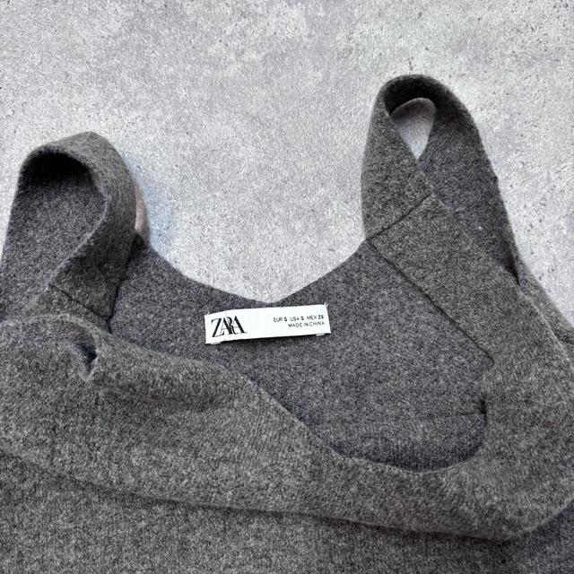 Knitted wool cropped vest