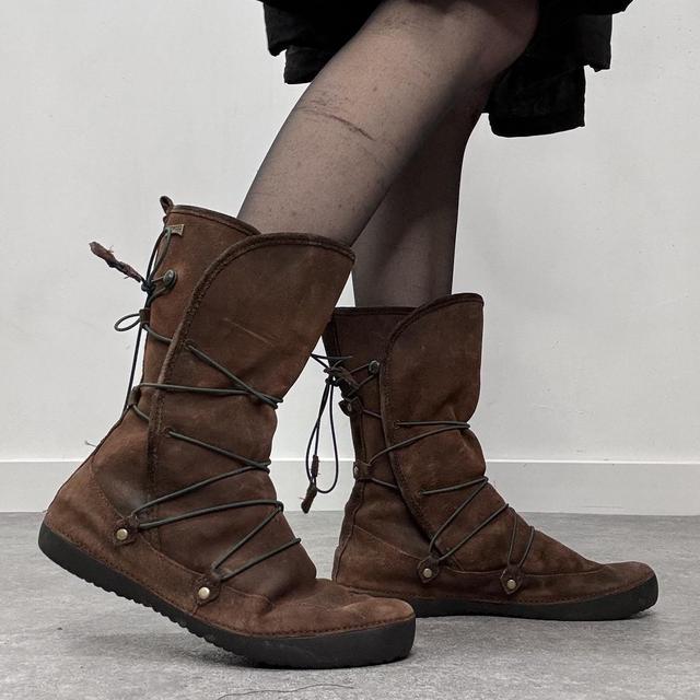 Brown suede wrap fur boots