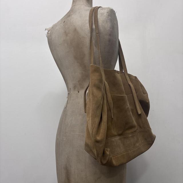 Tan leather slouchy shoulder bag