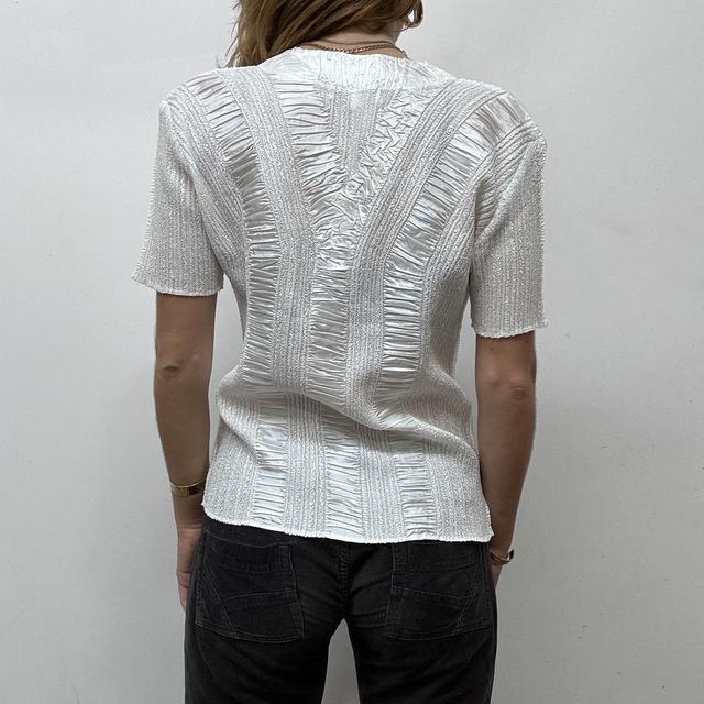 White crinkle pleated top