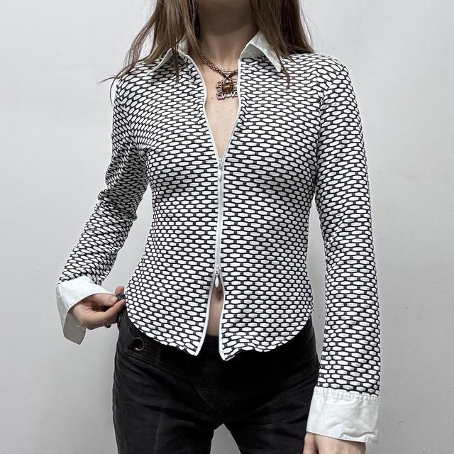 Patterned white flared zip shirt