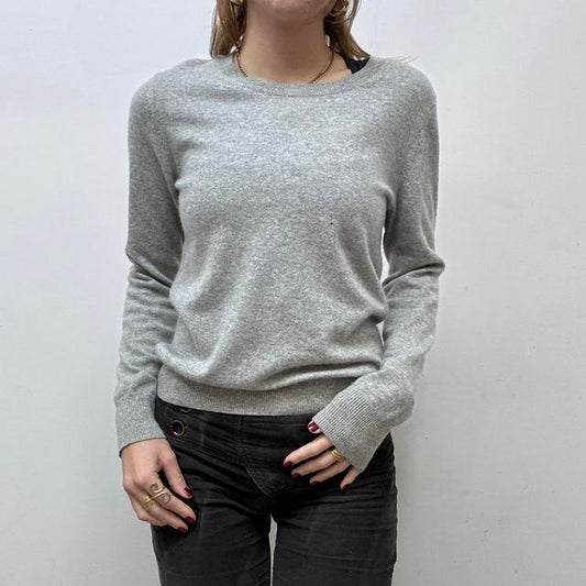 Grey cashmere knitted jumper