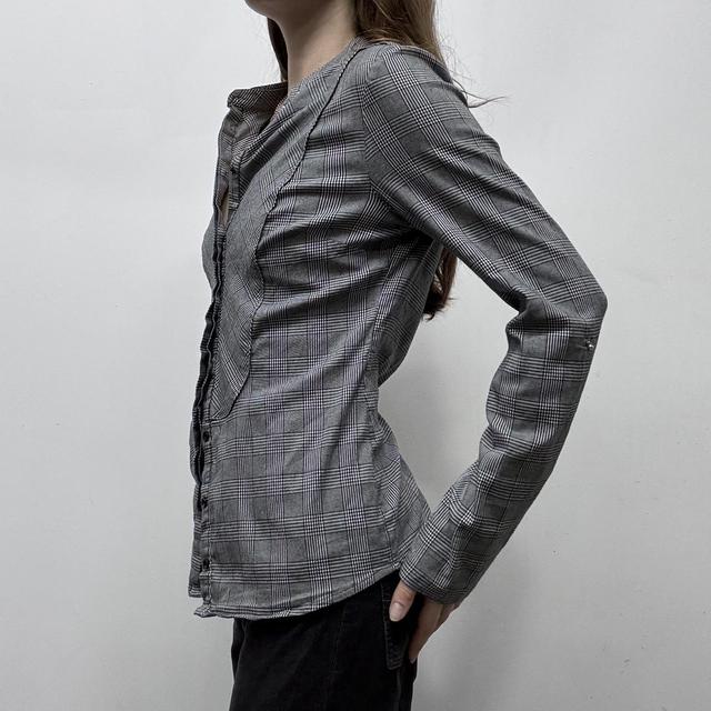 Fitted checked grey shirt