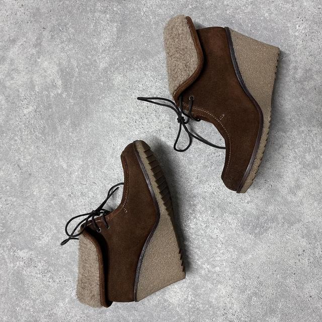 Brown sheering wedge trainers