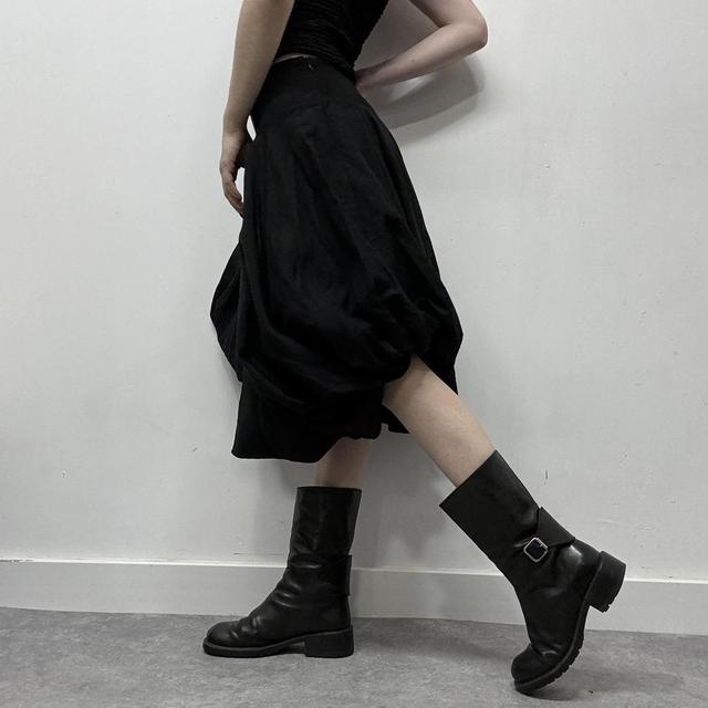 Black structured puff balloon skirt