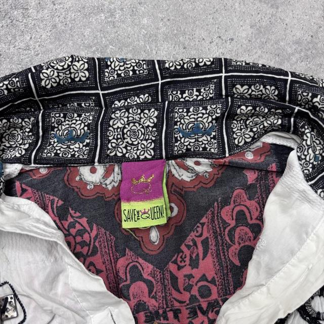 Save the queen graphic patterned shirt