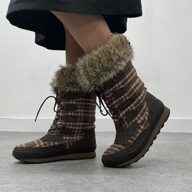 Vintage tartan brown fur snow boots