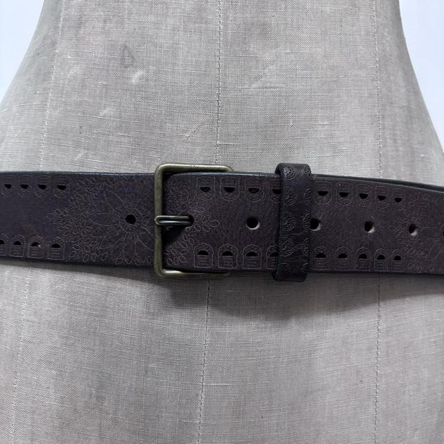 Brown leather flower engraved belt