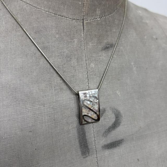 Silver mother of pearl necklace
