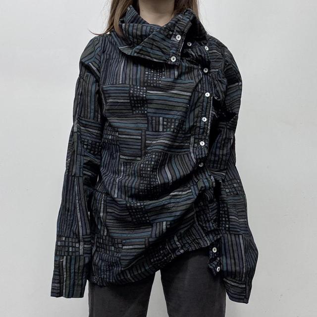 Asymmetric gathered patterned shirt
