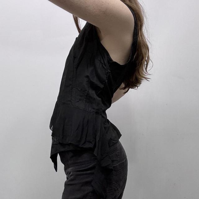 Black crinkle layered flared vest