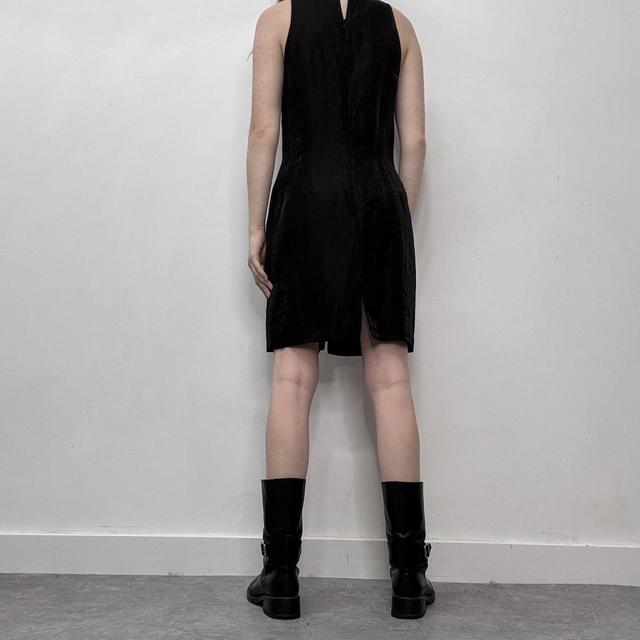 Black minimalist fitted dress