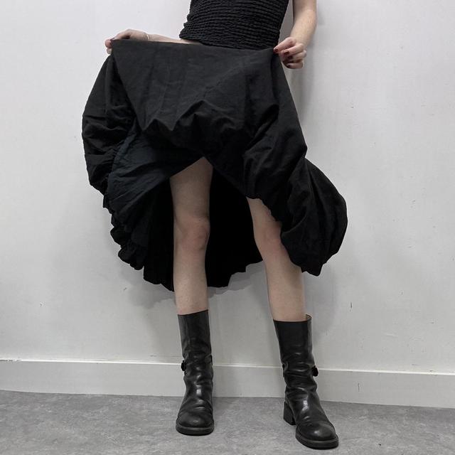Black structured puff balloon skirt
