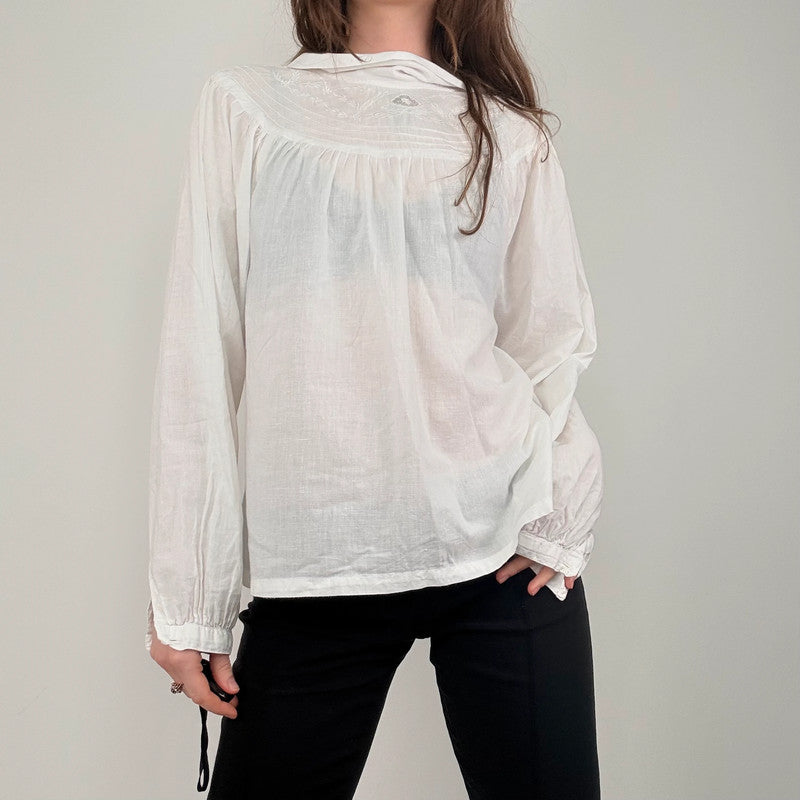 white cotton lace puff shirt
