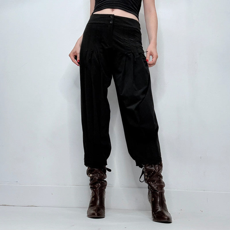 La mode Black low rise puff pleated trousers
