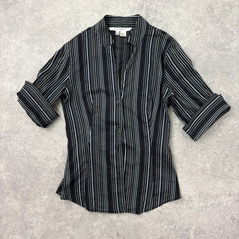 navy pinstripe fitted 3/4 length sleeve shirt