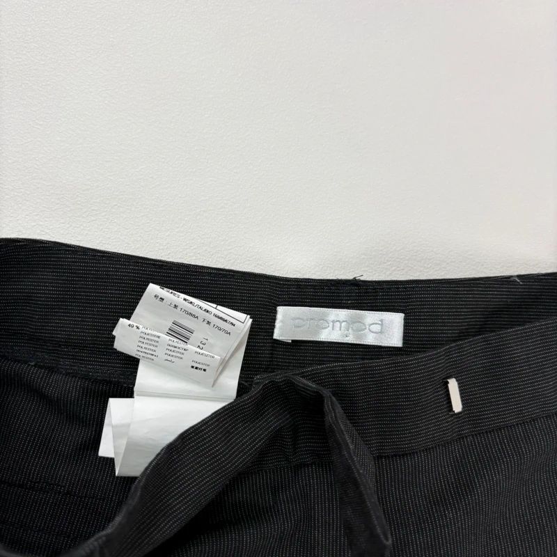 Black cropped capri pants