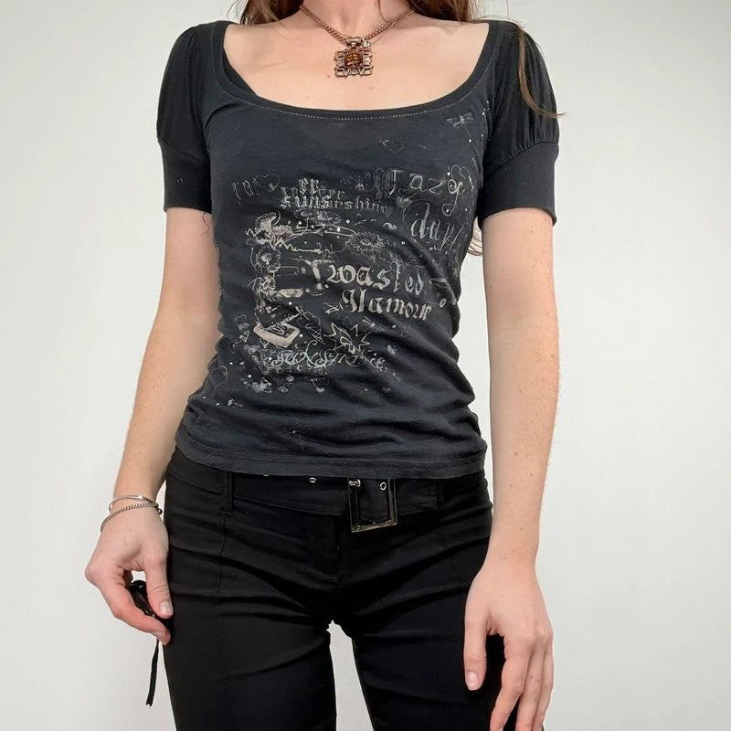 Grunge Y2K wide-neck black t-shirt